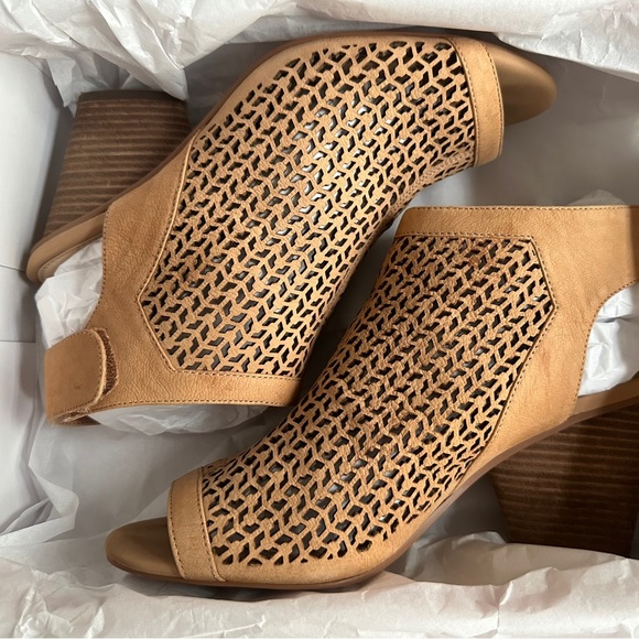 Authentic Vince Camuto ankle boots for a night on the town! - Picture 4 of 8